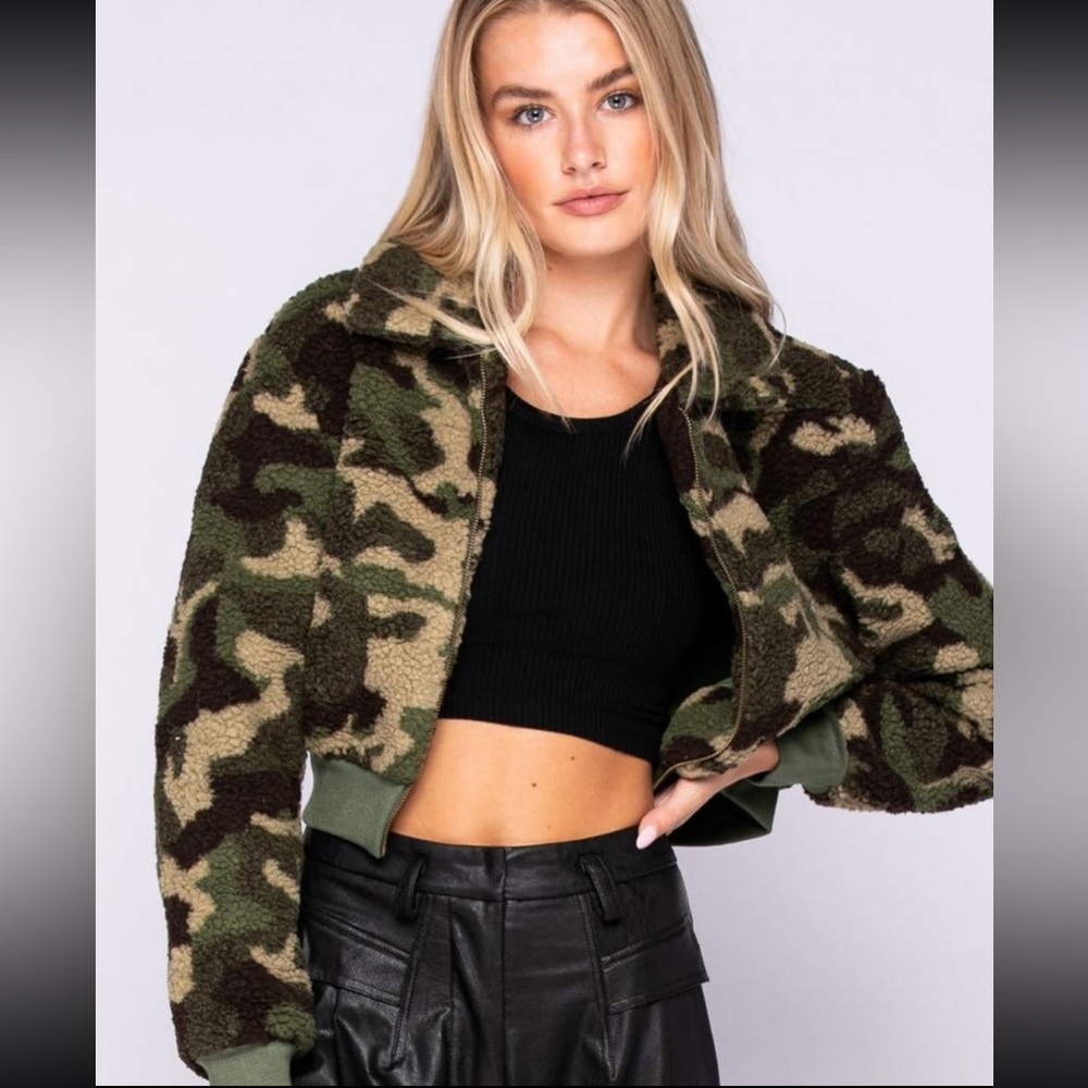Camouflage Cropped Sherpa Zip Up Jacket